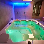 Konukevi Ca' San Cristoforo & 4*